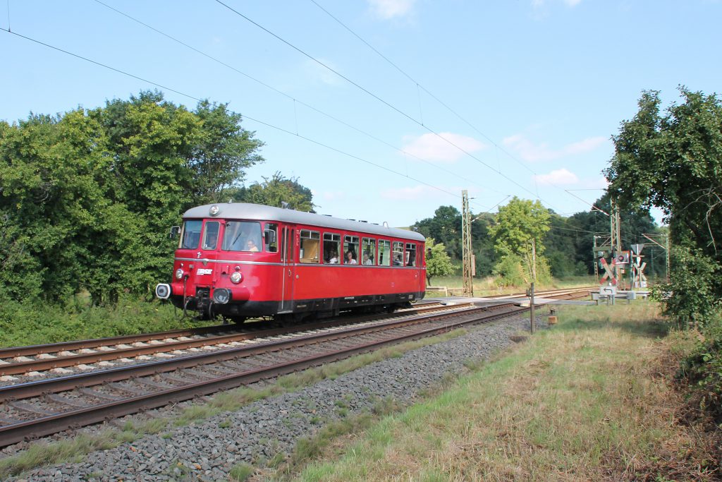 Ein MAN-Schienenbus bei Dillheim auf der Dillstrecke, aufgenommen am 07.08.2016.