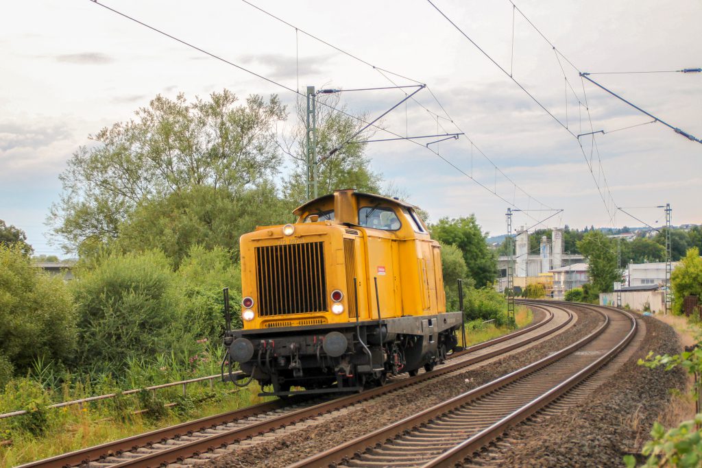 212 097 kurz vor Wetzlar auf der Dillstrecke, aufgenommen am 03.08.2016.