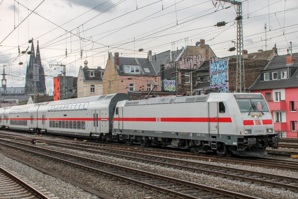 146 563 bei der Durchfahrt in Köln-Hansaring, aufgenommen am 11.08.2016.