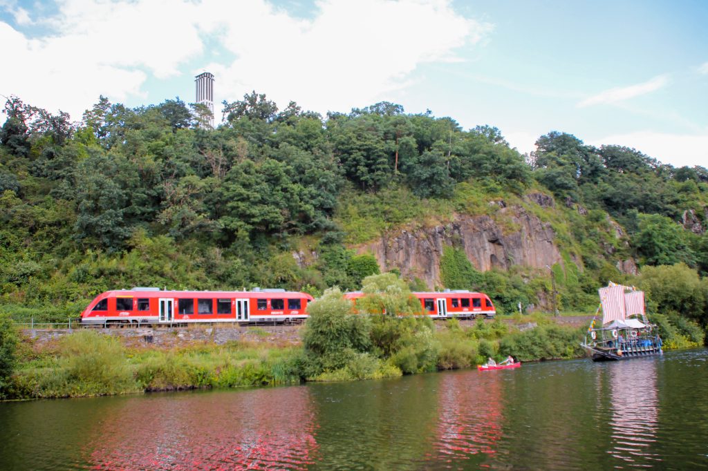 Zwei 640 der DB bei Runkel auf der Lahntalbahn, aufgenommen am 06.08.2016.