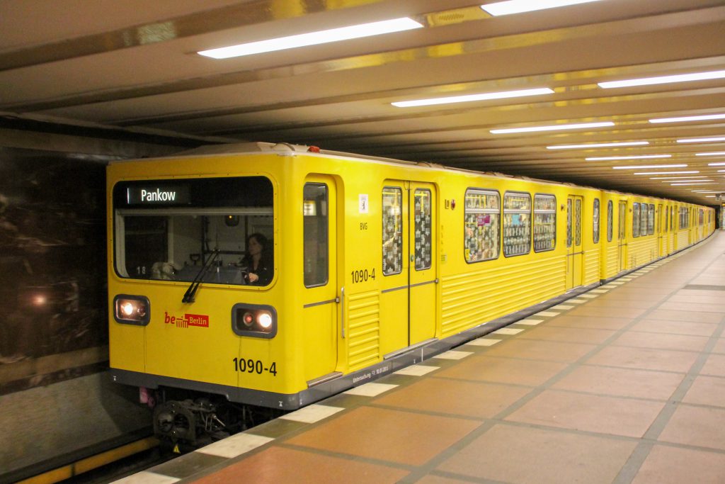 Eine U-Bahn der Baureihe G in der Station Berlin-Mohrenstraße, aufgenommen am 06.10.2016.