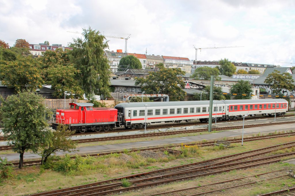 345 127 rangiert in Berlin-Ostbahnhof, aufgenommen am 05.10.2016.