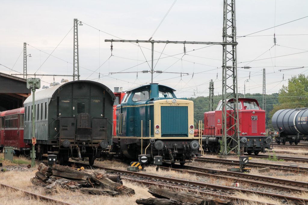 212 372 steht im Eisenbahnmuseum in Darmstadt-Kranichstein, aufgenommen am 17.09.2016.