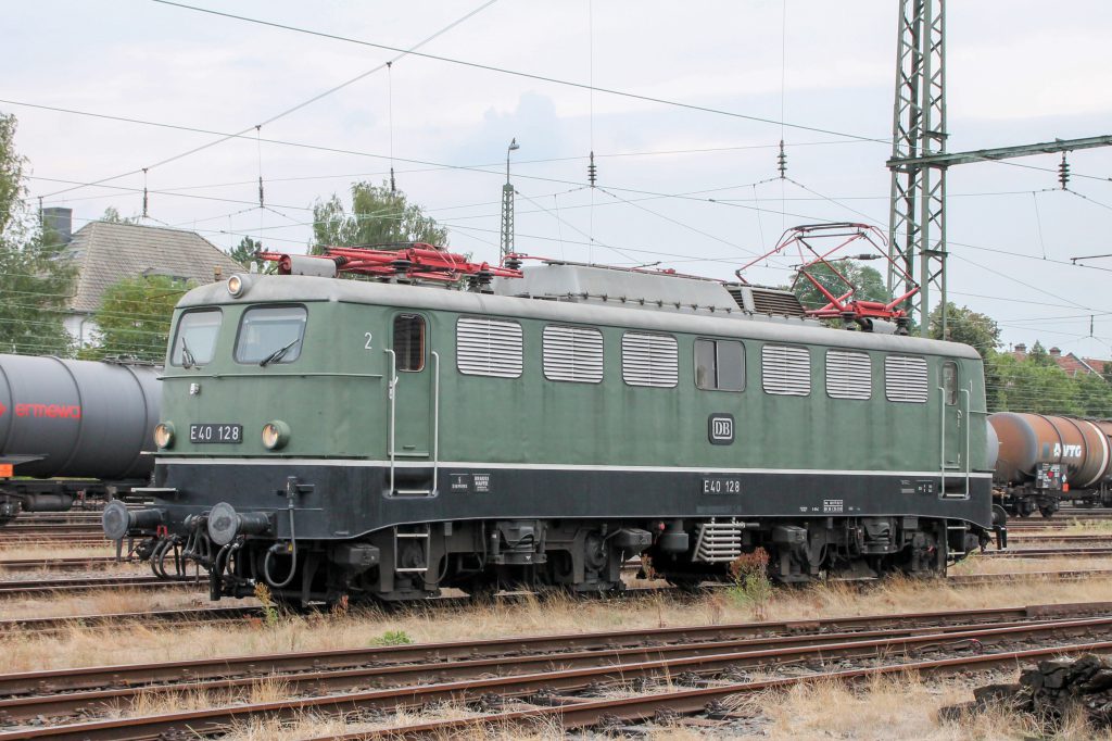 E40 128 steht im Eisenbahnmuseum in Darmstadt-Kranichstein, aufgenommen am 17.09.2016.