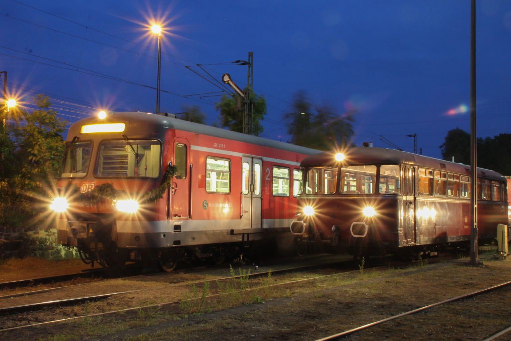 420 298 und 798 829 stehen Nachts auf dem OEF-Gelände in Gießen, aufgenommen am 23.05.2015.