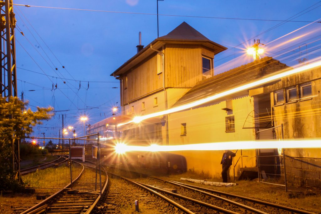 798 829 rangiert auf das OEF-Gelände in Gießen, aufgenommen am 23.05.2015.