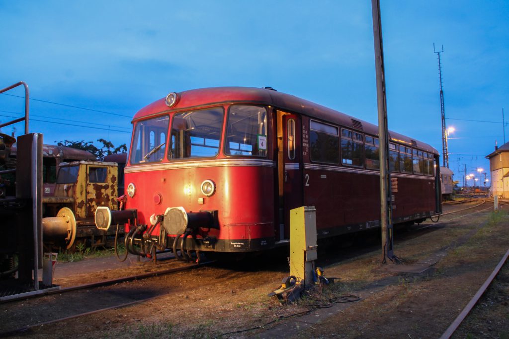 798 829 wird auf dem OEF-Gelände in Gießen angestrahlt, aufgenommen am 23.05.2015.