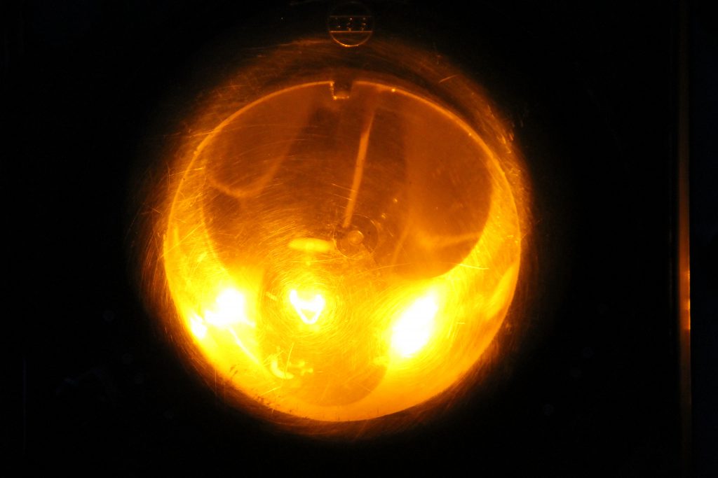 Eine Lampe eines Form-Vorsignals, aufgenommen am 23.05.2015.