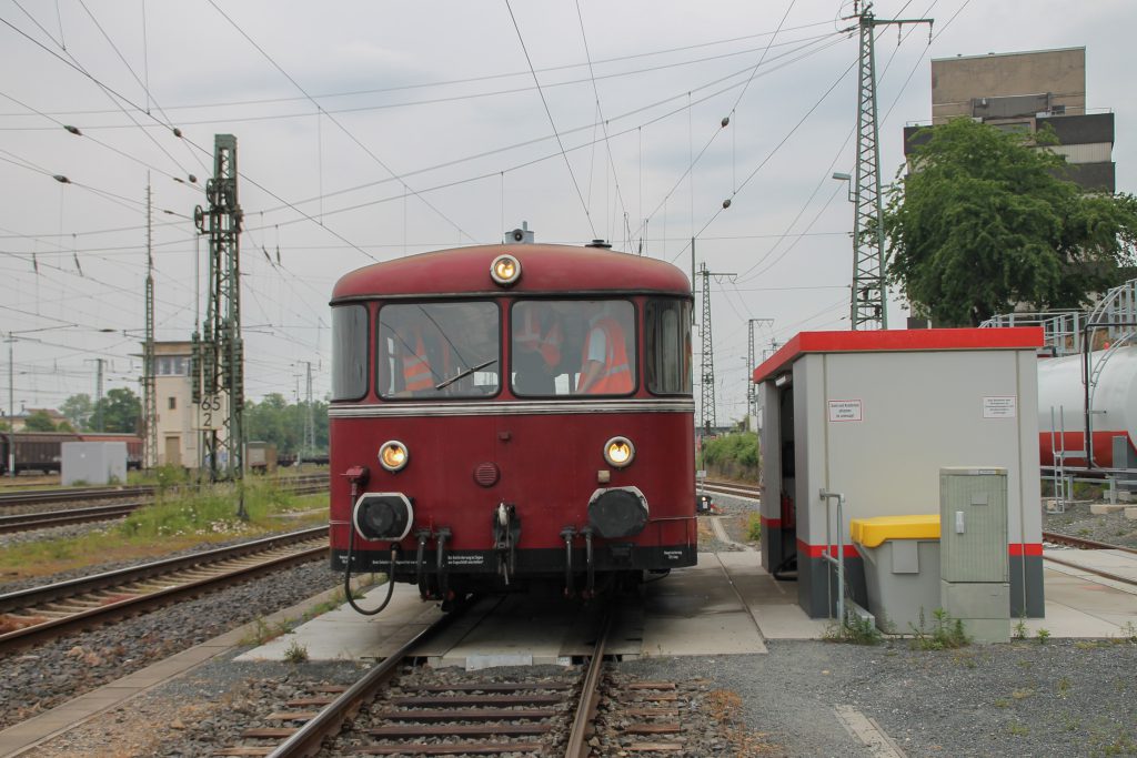 798 829 an der Tankstelle im Bahnhof Gießen, aufgenommen am 25.05.2016.