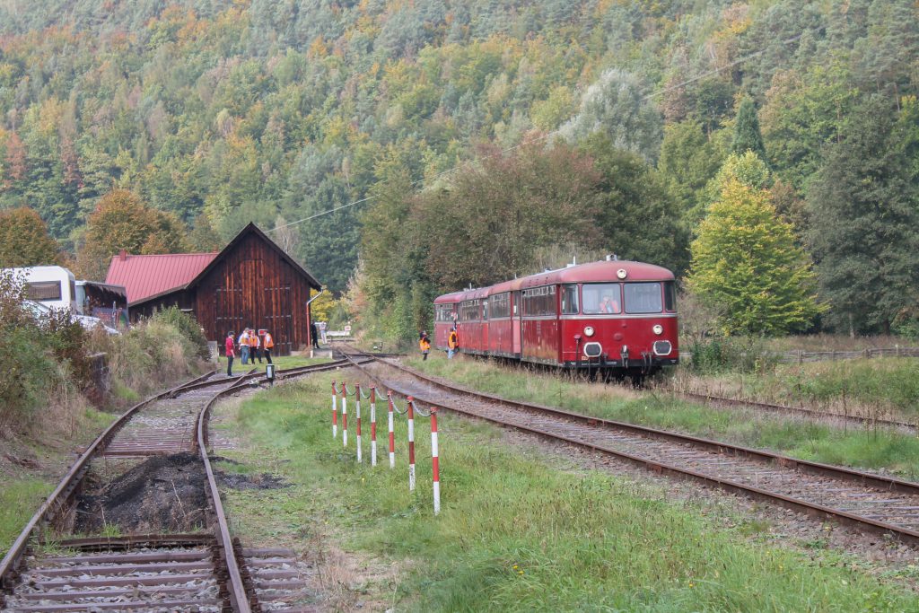 798 829, 998 184, 798 589 und 996 677 stehen in Elmstein auf dem Kuckucksbähnel, aufgenommen am 05.10.2014.