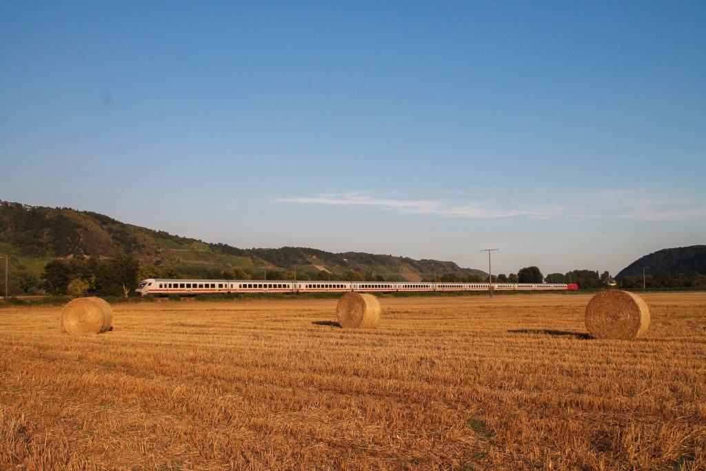 Eine 101 mit einem Intercity bei Namedy auf der linken Rheinstrecke, aufgenommen am 27.08.2016.