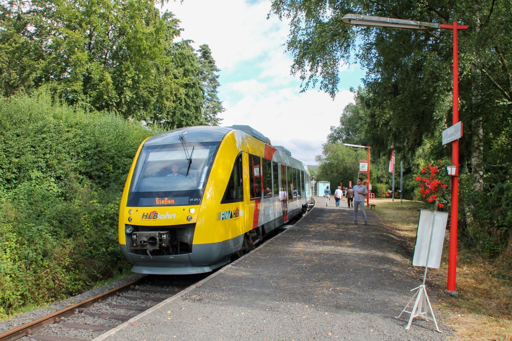 Am Bahnsteig in Daubringen auf der Lumdatalbahn steht 648 011, aufgenommen am 04.09.2016.