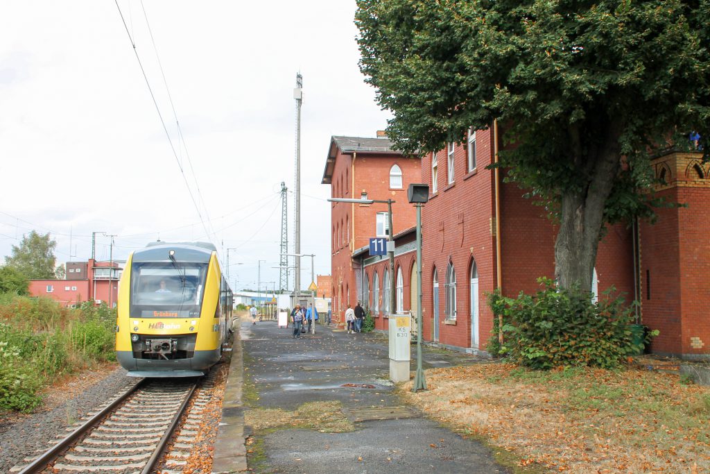 648 011 ist im Bahnhof Lollar angekommen, aufgenommen am 04.09.2016.