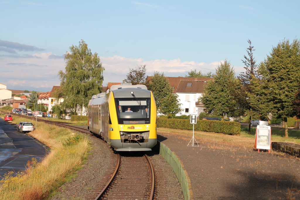 648 011 am Haltepunkt in Mainzlar auf der Lumdatalbahn, aufgenommen am 04.09.2016.