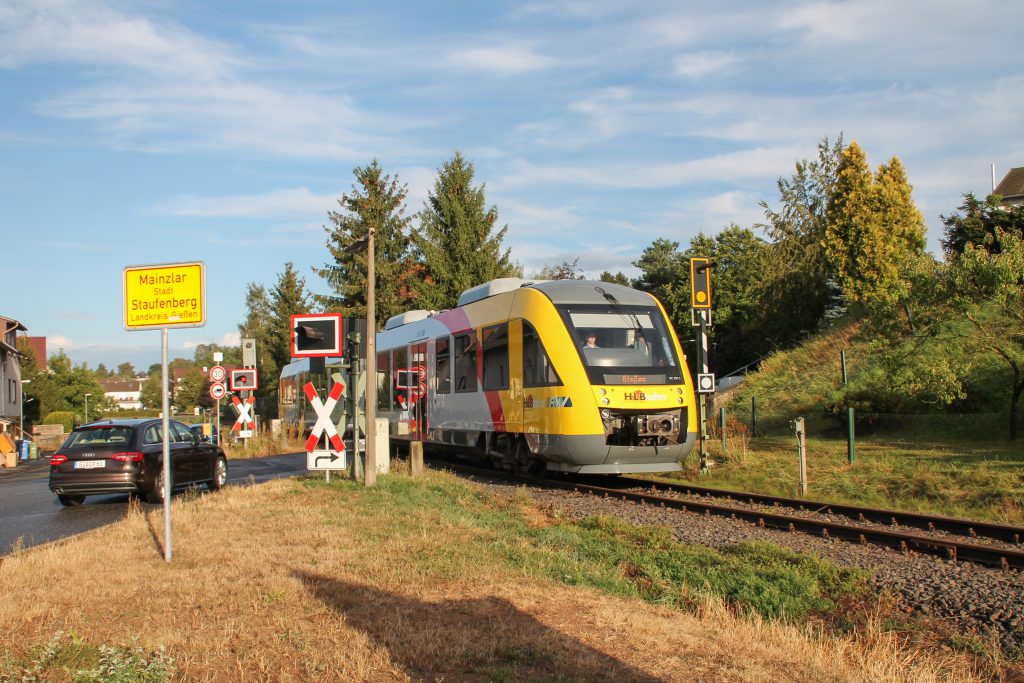 648 011 verlässt Mainzlar auf der Lumdatalbahn, aufgenommen am 04.09.2016.