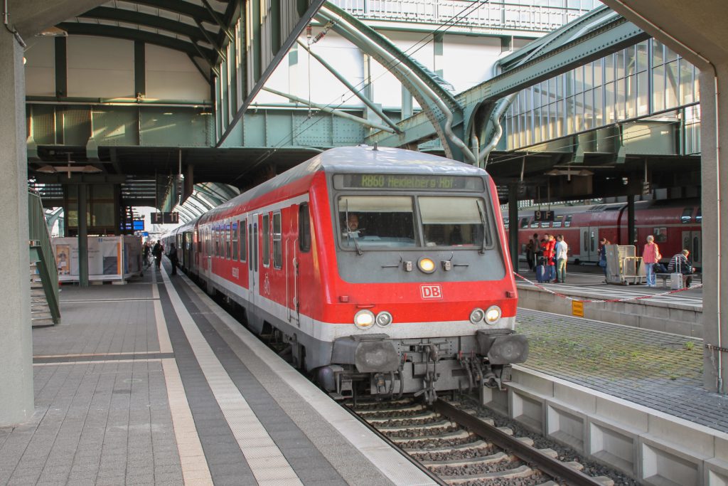 Ein Wittenberger Steuerwagen hält im Hauptbahnhof in Darmstadt, aufgenommen am 17.09.2016.