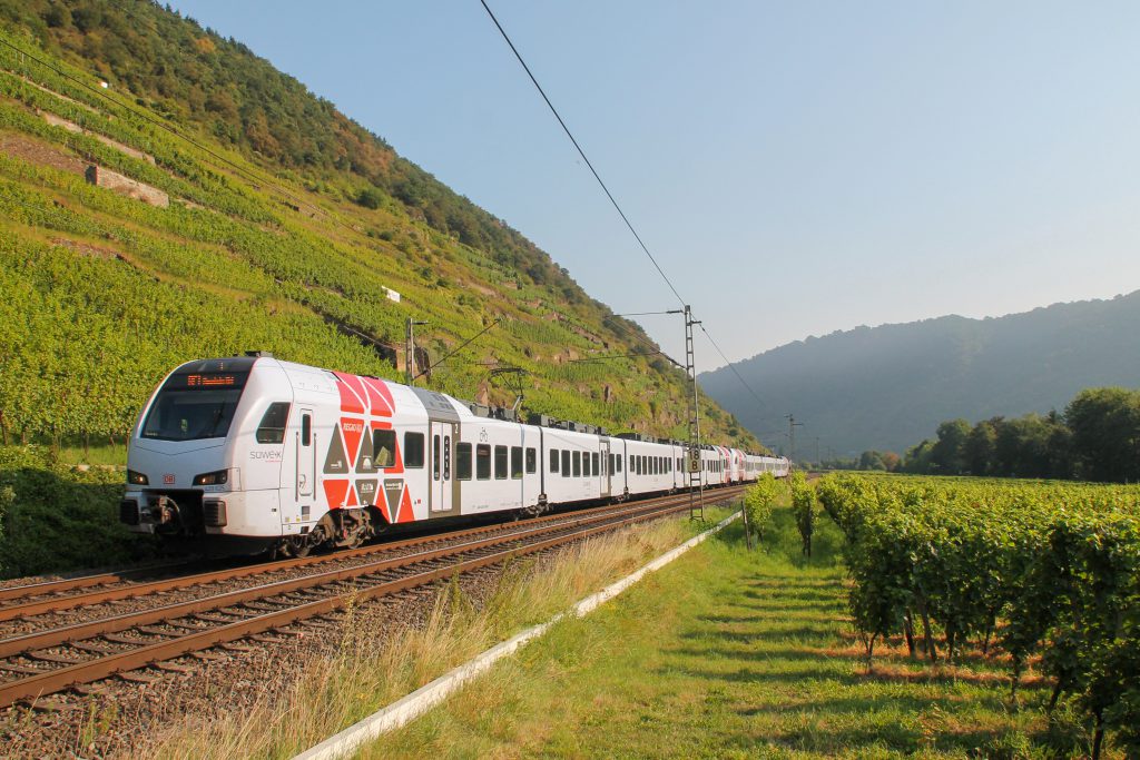 Ein 429 der DB bei Lehmen auf der Moselstrecke, aufgenommen am 27.08.2016.