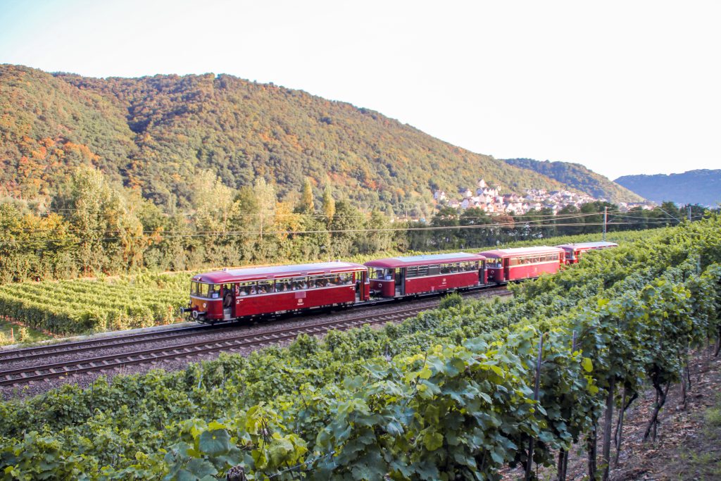 796 784, 998 172, 998 271, 796 785 bei Lehmen auf der Moselstrecke, aufgenommen am 27.08.2016.