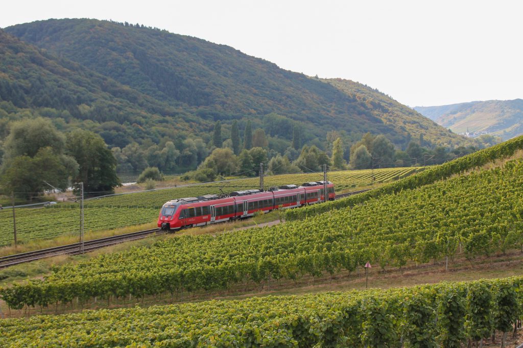 Ein TALENT 2 bei Pommern auf der Moselstrecke, aufgenommen am 27.08.2016.