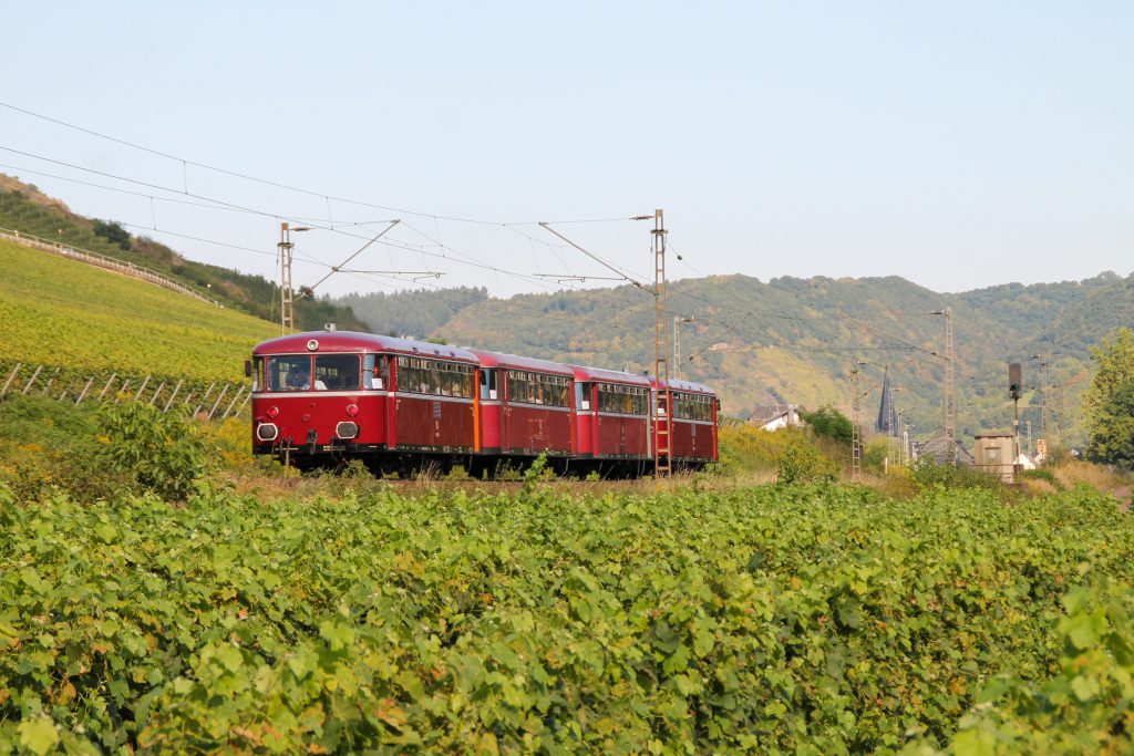 796 784, 998 172, 998 271, 796 785 kurz vor Pommern auf der Moselstrecke, aufgenommen am 27.08.2016.