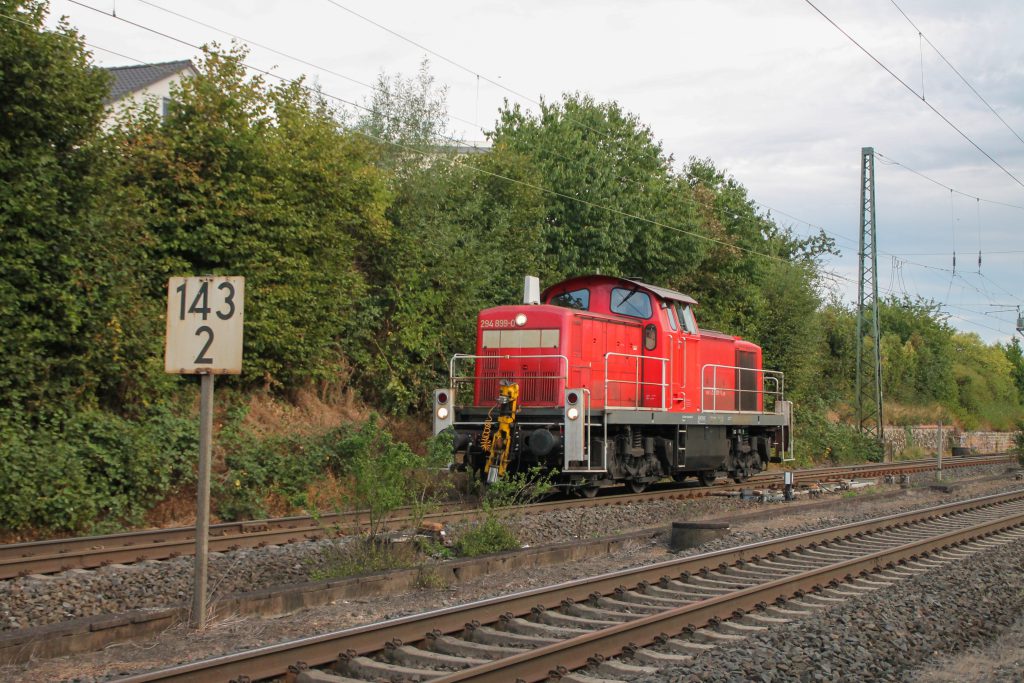 294 899 in Langgöns auf der Main-Weser-Bahn, aufgenommen am 19.06.2016.