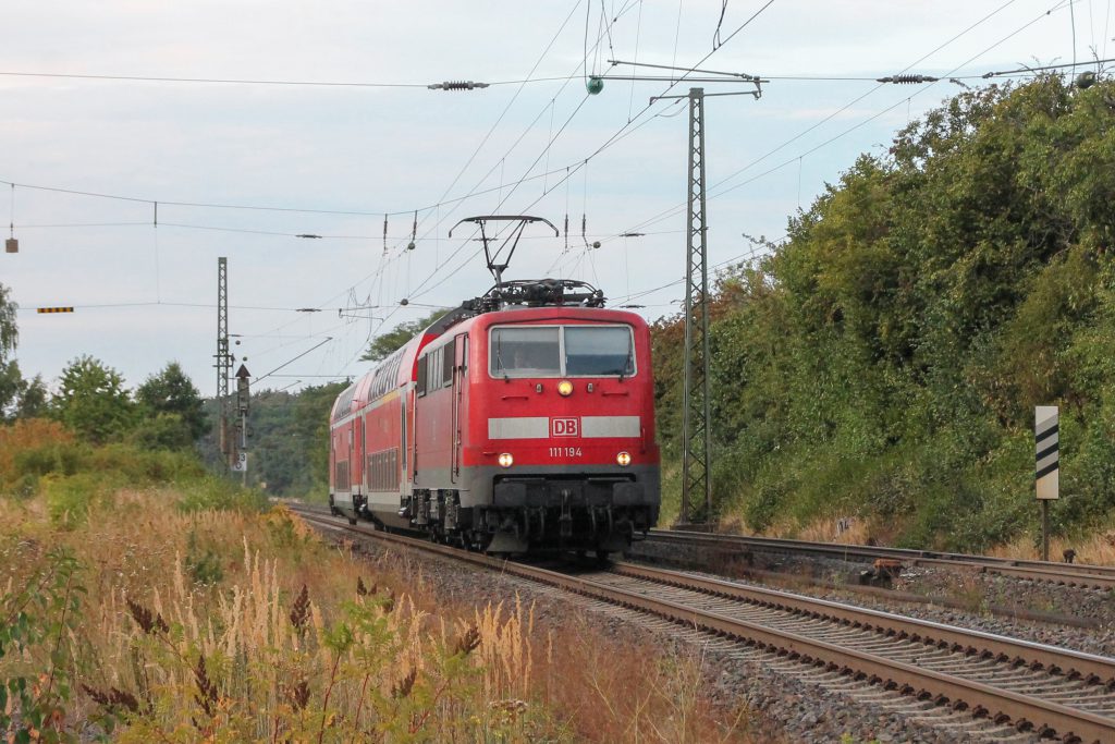 111 194 in Langgöns auf der Main-Weser-Bahn, aufgenommen am 19.06.2016.