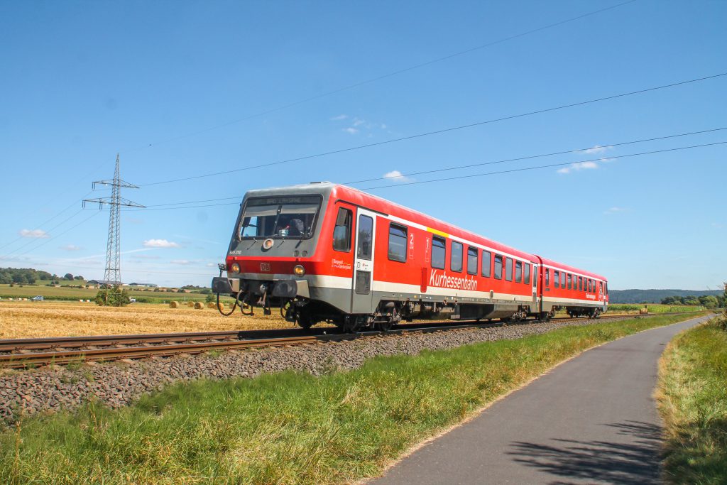 628 250 bei Sterzhausen auf der oberen Lahntalbahn, aufgenommen am 17.08.2016.