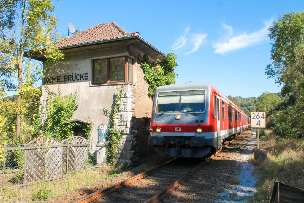 628 661 an der ehemaligen Blockstelle Diemelbrücke bei Obermarsberg auf der oberen Ruhrtalbahn, aufgenommen am 26.09.2016.