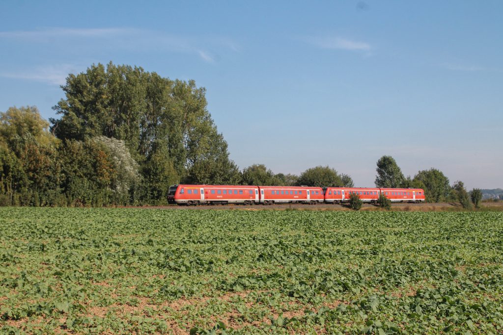 Zwei 612 bei Scherfede auf der oberen Ruhrtalbahn, aufgenommen am 26.09.2016.