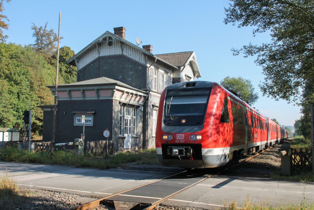 612 047 mit zwei weiteren 612 in Wrexen auf der oberen Ruhrtalbahn, aufgenommen am 26.09.2016.