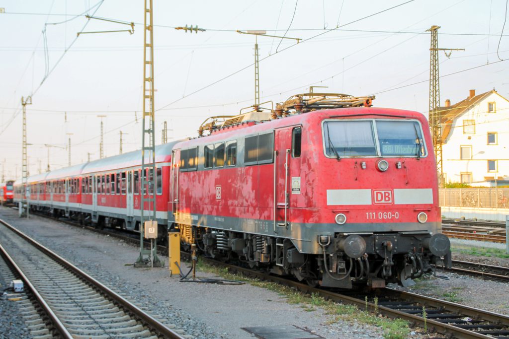 111 060 steht im Bahnhof Offenburg, aufgenommen am 10.09.2016.