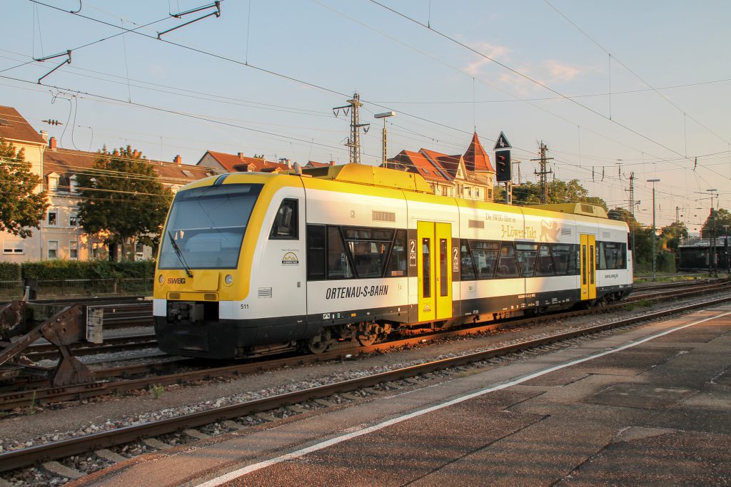 650 573 der SWEG steht im Bahnhof Offenburg, aufgenommen am 10.09.2016.