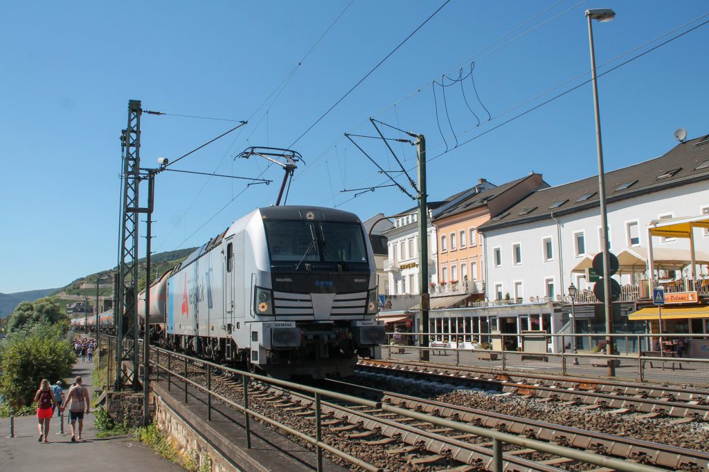 193 811 in Rüdesheim auf der rechten Rheinstrecke, aufgenommen am 25.08.2016.