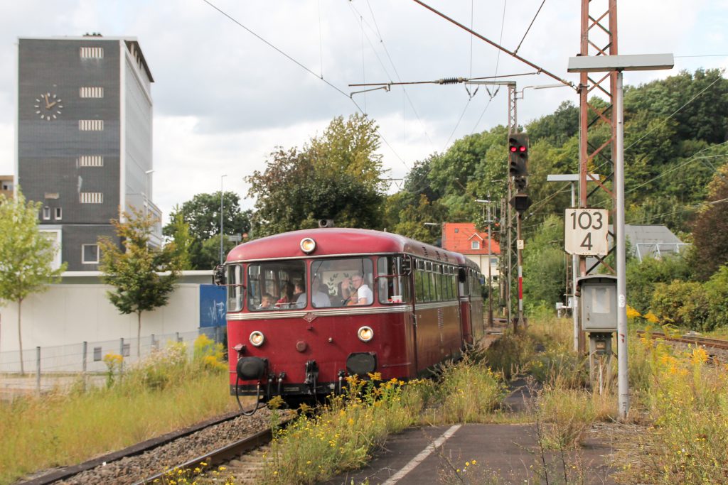 796 802 und 796 690 erreichen Siegen-Weidenau auf der Ruhr-Sieg-Strecke, aufgenommen am 20.08.2016.