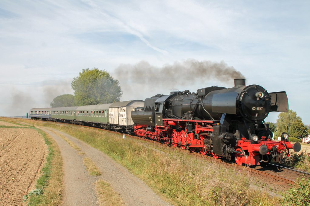 52 4867 bei Hundstadt auf der Taunusbahn, aufgenommen am 11.09.2016.