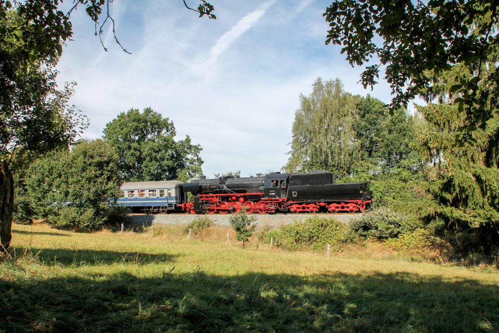 52 4867 bei Usingen auf der Taunusbahn, aufgenommen am 11.09.2016.