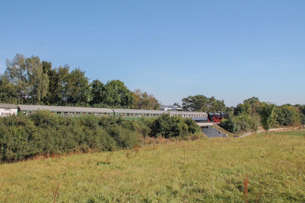 52 4867 am Einfahrsignal von Usingen auf der Taunusbahn, aufgenommen am 11.09.2016.