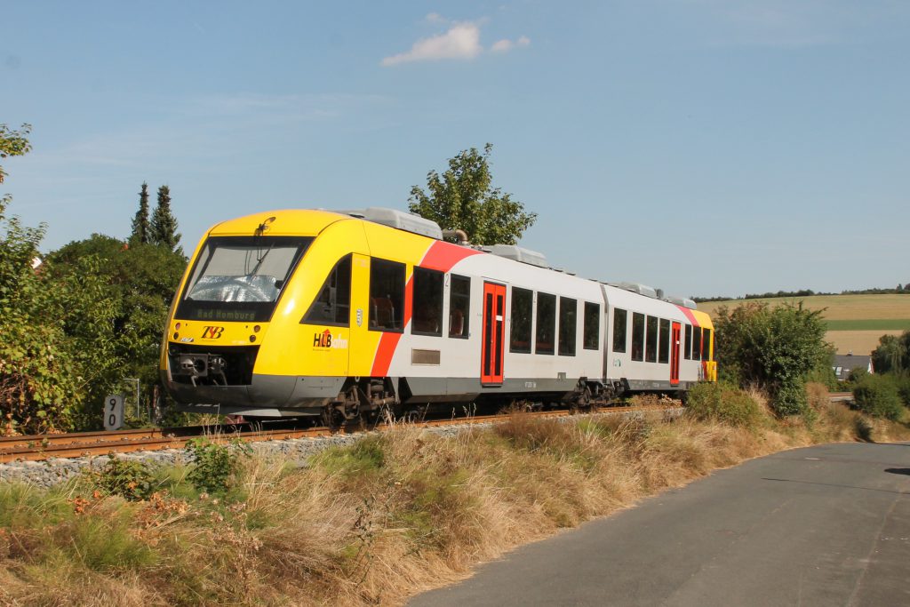 648 403 der HLB in Wehrheim auf der Taunusbahn, aufgenommen am 11.09.2016.