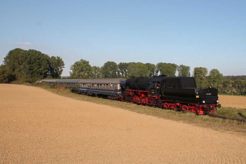 52 4867 bei Westerfeld auf der Taunusbahn, aufgenommen am 11.09.2016.