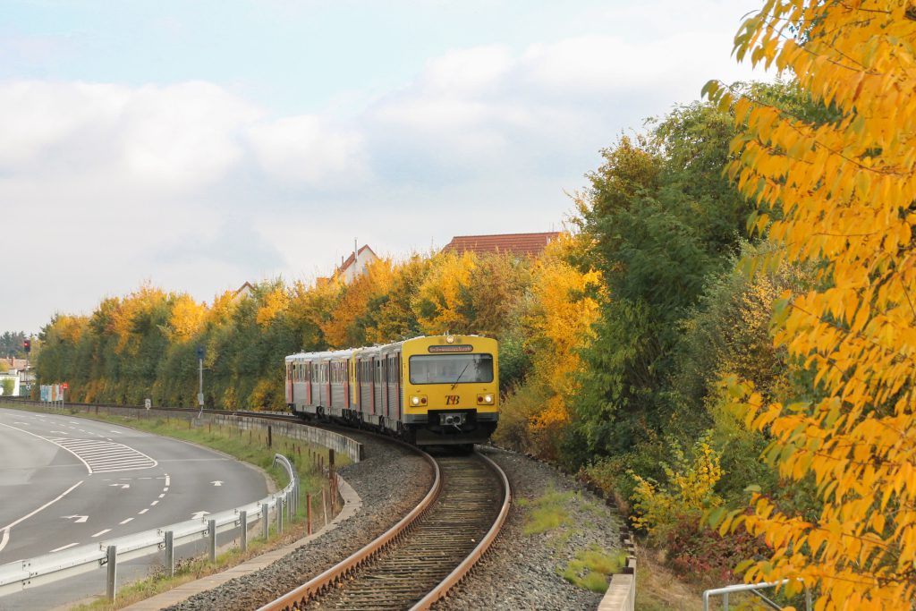 Zwei VT2E der HLB zwischen Neu Anspach und Hausen auf der Taunusbahn, aufgenommen am 27.10.2016.