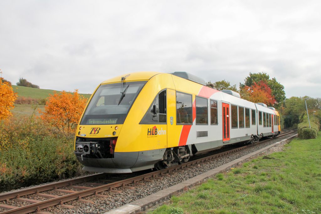 648 409 in Hundstadt auf der Taunusbahn, aufgenommen am 27.10.2016.