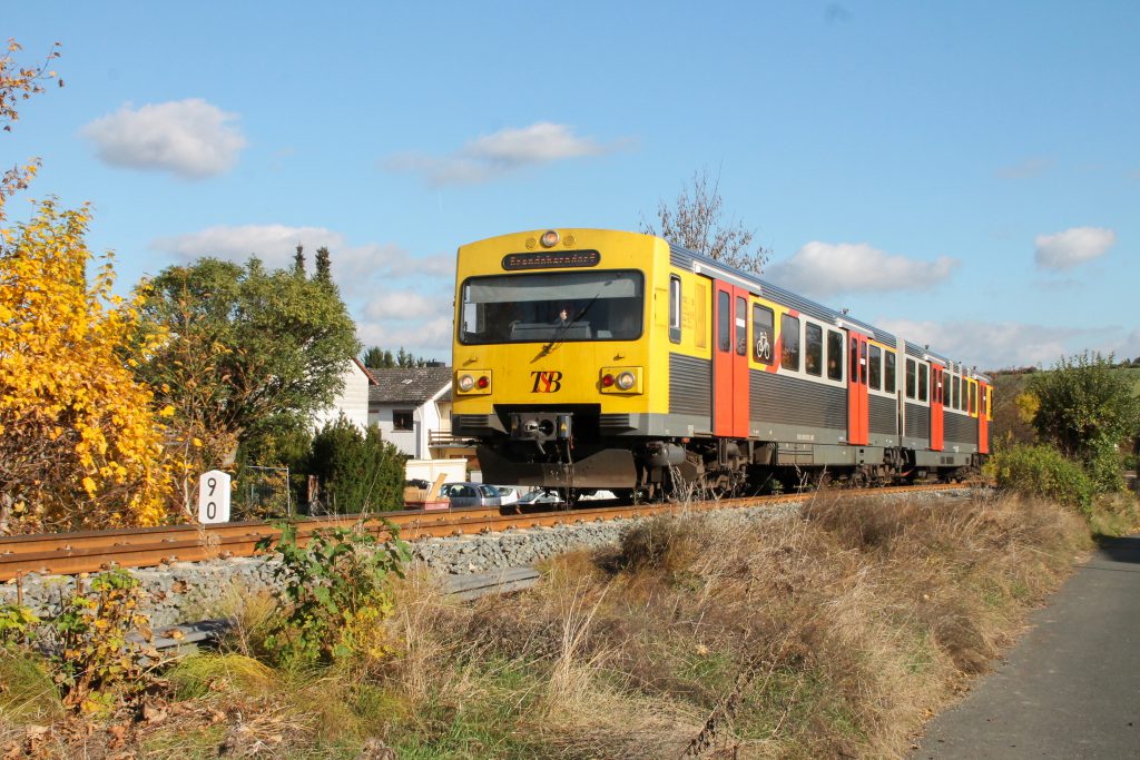 Ein VT2E der HLB in Wehrheim auf der Taunusbahn, aufgenommen am 29.10.2016.