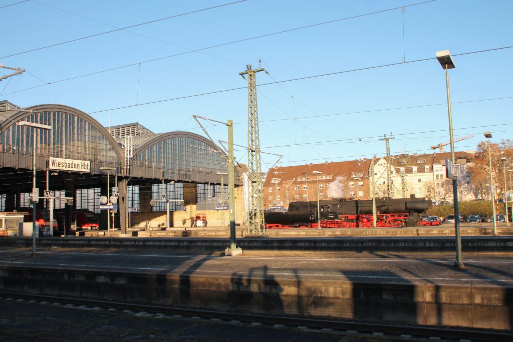 52 4867 rangiert in Wiesbaden Hbf, aufgenommen am 03.12.2016.