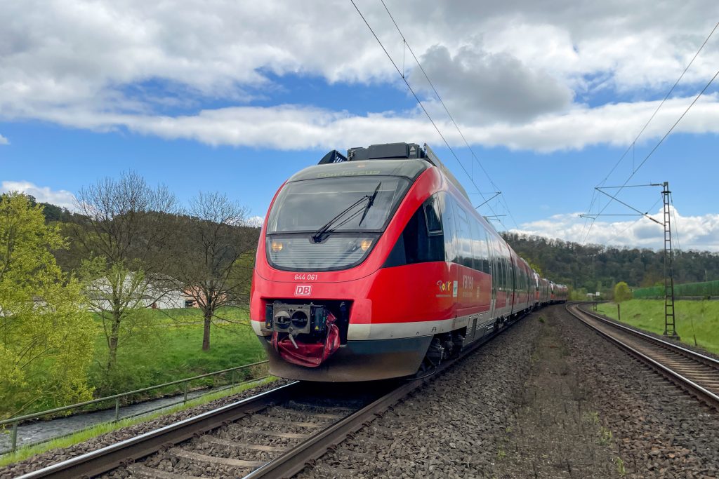 644 061 und zwei weitere 644 bei Niederscheld auf der Dillstrecke, aufgenommen am 02.05.2023.