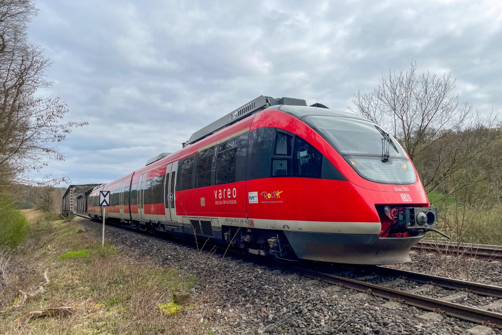 644 061 bei Arfurt auf der Lahntalbahn, aufgenommen am 29.03.2023.