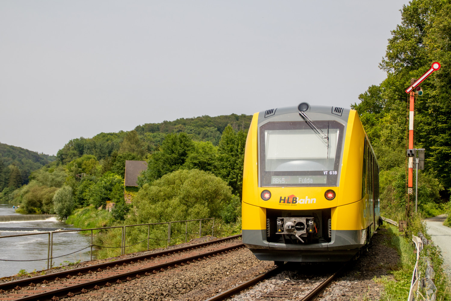 2648 018 bei Fürfurt auf der Lahntalbahn, aufgenommen am 29.06.2024 ...