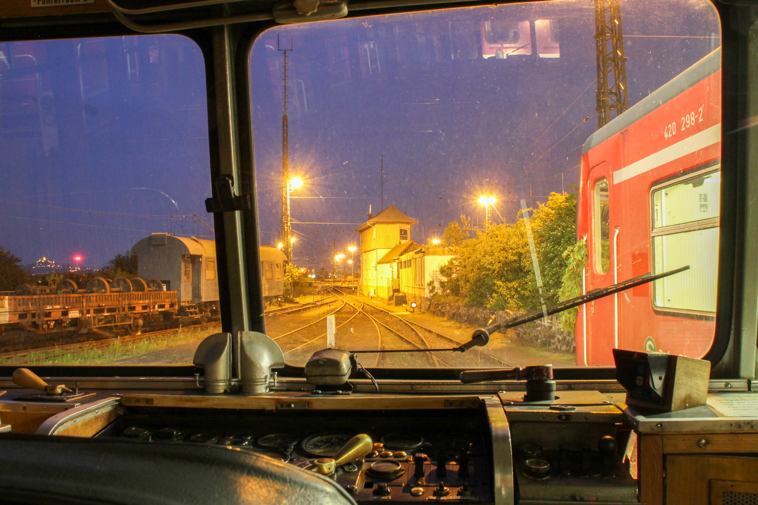Ein Blick aus 798 829 zeigt das Stellwerk Grf in Gießen, aufgenommen am 23.05.2015.