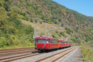796 785, 998 271, 998 172, 796 784 stehen im Bahnhof Cochem auf der Moselstrecke, aufgenommen am 27.08.2016.