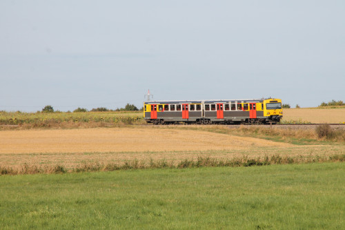 Ein VT2E der HLB in den Feldern bei Wehrheim, aufgenommen am 11.09.2016.