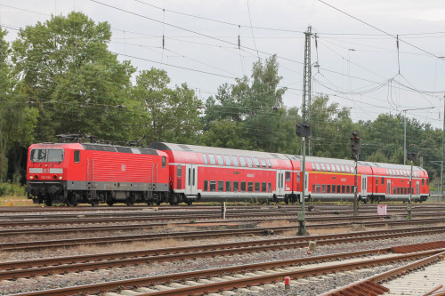 143 242 im Bahnhof Darmstadt-Kranichstein, aufgenommen am 17.09.2016.